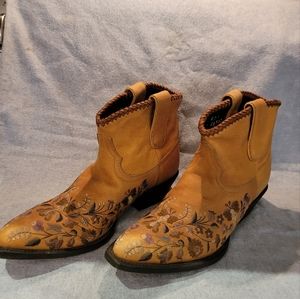 Liberty Black Leather Embroidered Floral Western Ankle Boots Size 7